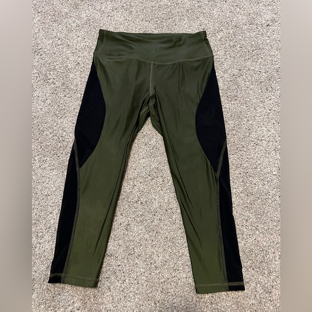 Rogue American Leggings size 4 green and black